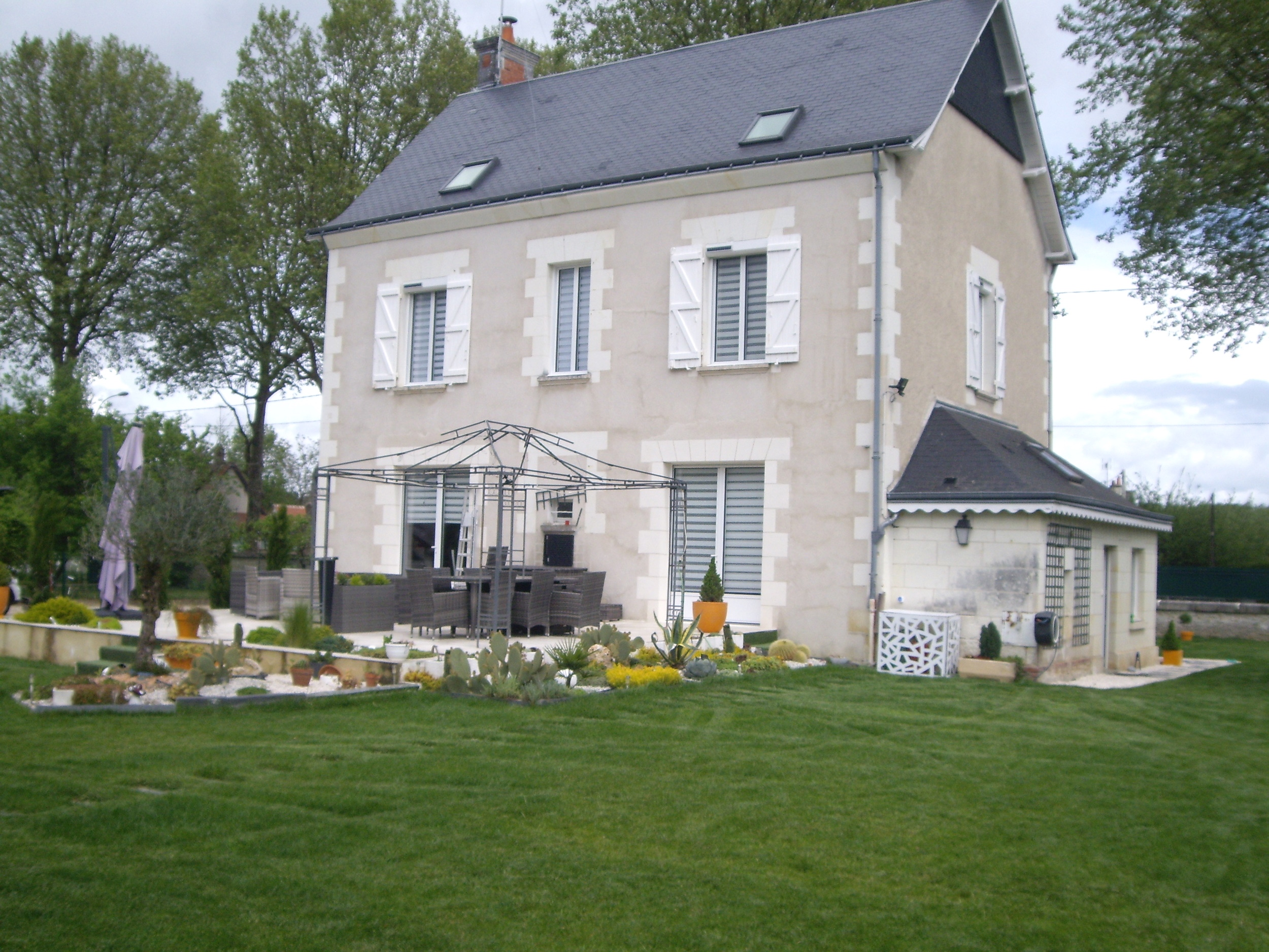 Chambre privée à Perrusson : La chambre beige