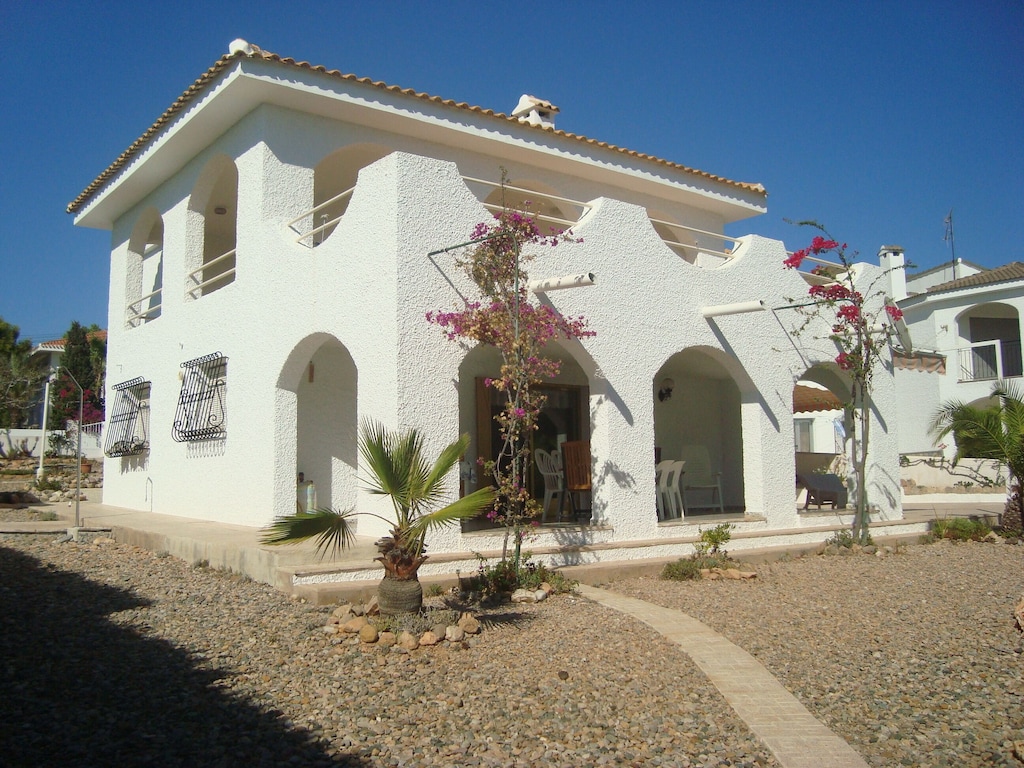 2 villas entières Spécial évènements La Azohìa 26 personnes à 300m de la plage