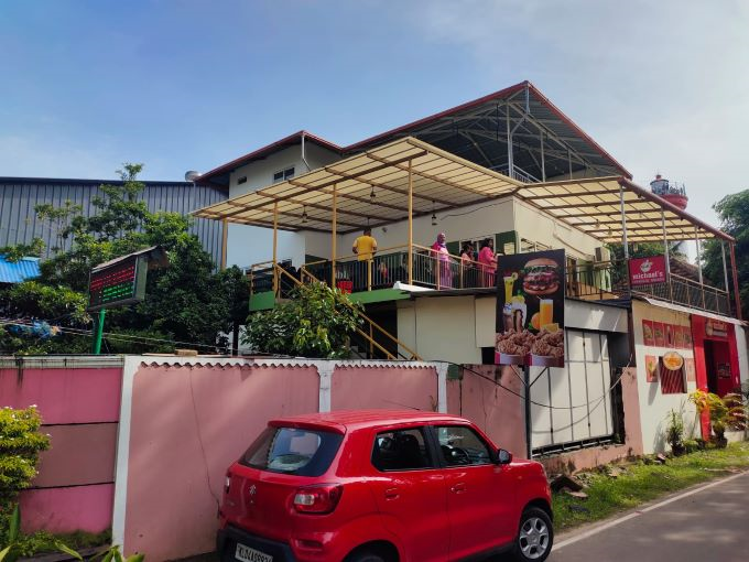 Près du phare d'Alleppey Family room Air Conditionné et Petit déjeuner inclus